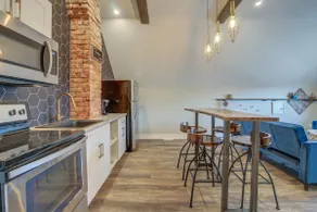 Niagara Falls Clean and Stylish Loft - Image 4