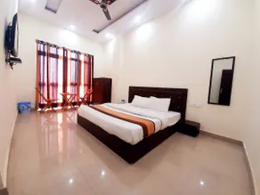 Beautiful House In Woods | 3 Beds |Food | Balcony - Image 2