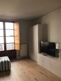 DH 2B Exclusive Apartment next to Plaza Mayor 🚭 - Image 4