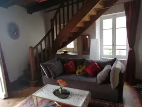 Village house with garden and terraces - Image 3