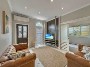 Bright 3-bedroom apartment - Central Armidale - Image 2