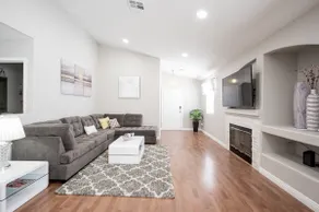 Modern, Cozy 3BR 2BA House 15 min from Strip - Image 2