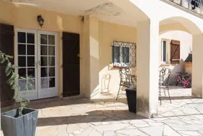 2-room ground floor villa near Cannes with pool - Image 5