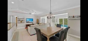 Sunny, open 3 BR, 2 BA *pool* home - Image 2