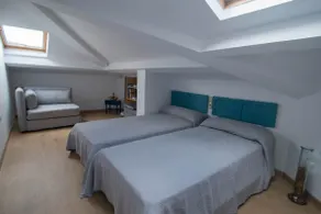 Loftlejlighed for nylig renoveret og med grund til eksklusiv brug - Image 2