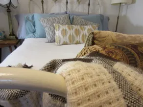 Cozy cottage-style studio by Big Creek Greenway - Image 5