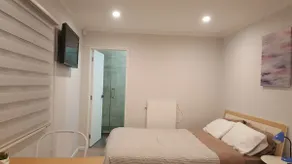 Private Ensuite + WIFI & Own Access - Image 3