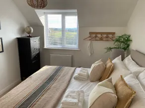 Little House - The Perfect Blend of Town & Country - Image 5