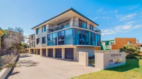 Edgewater 1- Top Floor apartment - LJ Hooker Yamba - Image 2
