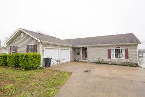 (296) Bayside Bungalow, large dock, easy highway access, close to LBL - Image 4