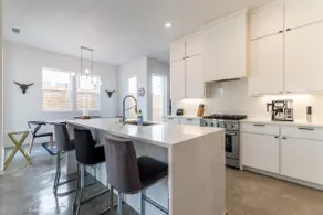 Open concept★Smart TVs all rooms★Private Backyard - Image 5