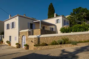 VILLA AELIA | charm & convenience | 2 min beach - Image 5