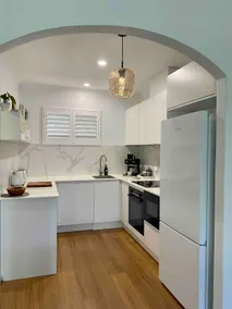 Designer Treetop view apartment - Image 4