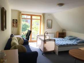 Large bright apartment with garden and Netflix - Image 3