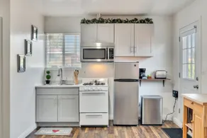 Chic Modern Studio Near LA & OC - Prime Location! - Image 2