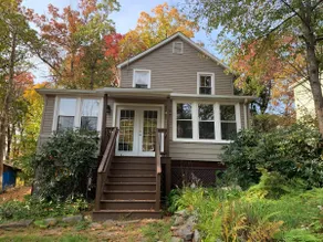 Peaceful Lakeview Cottage near Ski Resorts - Image 2