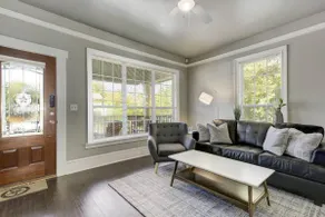 Adorable 3BR 1930s bungalow centrally located - Image 3
