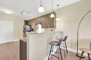 Cozy 1 BR Urban Escape with King in Heart of Plaza - Image 4