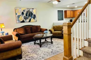 Guest-Approved Cozy Home, 5 suites + More - Image 3