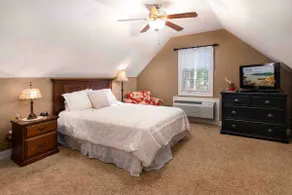 Scenic Loft in the Woods - Image 4