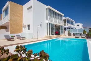 Alexia Beach - Image 2