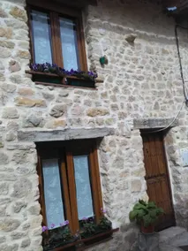 Old barn converted into an apartment. - Image 4