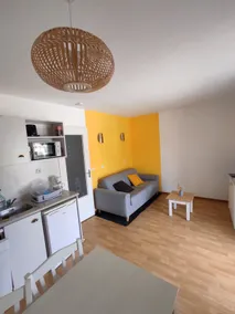 Pool view apartment residence - Image 3