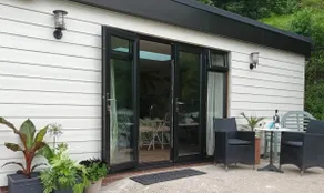 Cherry Pip, Exotic suite, 10 mins drive to beach - Image 3