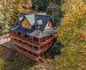 3 level cabin on Mt Mitchell golf course - Image 2