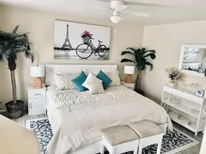A Cozy, Homely, Fun Retreat minutes from downtown - Image 2
