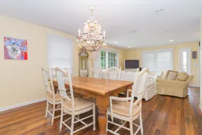 Beautiful Beach House with Large Swimming Pool in Ocean Beach - Image 4