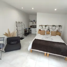 Studio indépendant dans villa, parking gratuit. - Image 3