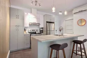 Bright and Cheerful Two Bedroom Condo 😊 - Image 4