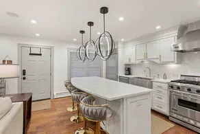 AWESOME location, Renovated beautifully - Image 3