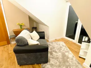 Self contained loft with a view - Image 5