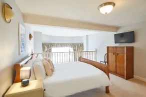 Host & Stay - Sunset View - Image 3