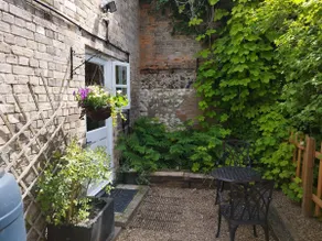 The Old Cart Shed - Image 2