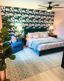 Lush King Suite near Downtown - Image 3