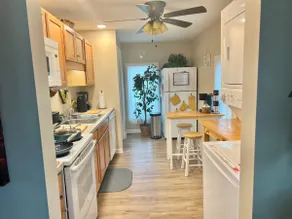 A Cozy, Homely, Fun Retreat minutes from downtown - Image 4