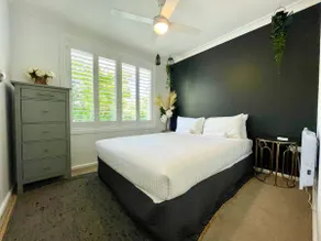 Henderson House - Image 4