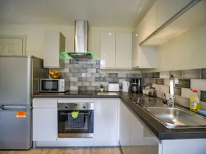 ☆ Stunning Modern Apt in Centre * Up to 6 Guests ☆ - Image 5