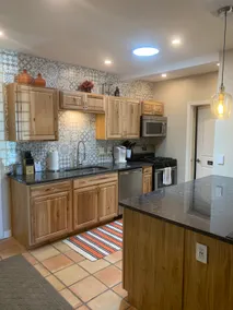 Large 3-Bedroom Home Near the UofA and Downtown - Image 5