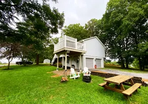 Abby's Lookout - Raised Retreat w/Hot Tub & WiFi - Image 2