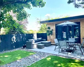 Modern Cabin retreat & hot tub hambrook bristol - Image 5