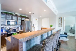 Plush 2-Bed 2-Bath Condo Suite with Amazing Views! - Image 5