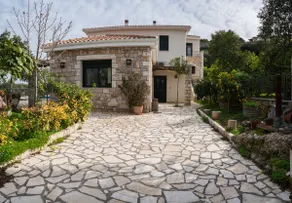 Sea view 3 bedroom house with swimming pool - Image 2