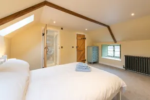 Beautiful Grade II Listed Barn Conversion - Image 5