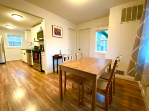 Secluded 2BR home, washer/dryer, private parking - Image 5