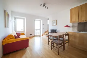 Lake view sunny house with garden, Moltrasio - Image 2