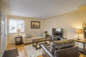 Beautiful home, easy access to everything! - Image 2